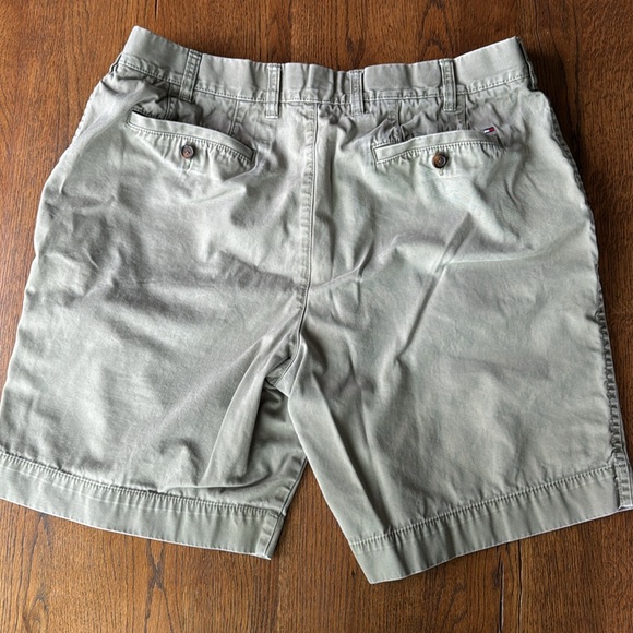 Tommy Hilfiger men’s flat front cotton shorts. - Picture 2 of 4
